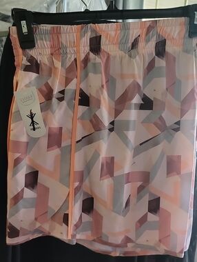 Xersion Abstract Geometric Short in Peach, Pink & Gray